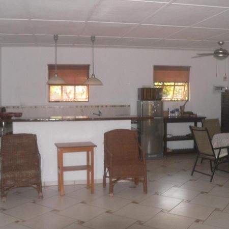 Blue Moon Beach Holiday Resort Инямбане Стая снимка