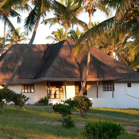 Blue Moon Beach Holiday Resort Инямбане Стая снимка