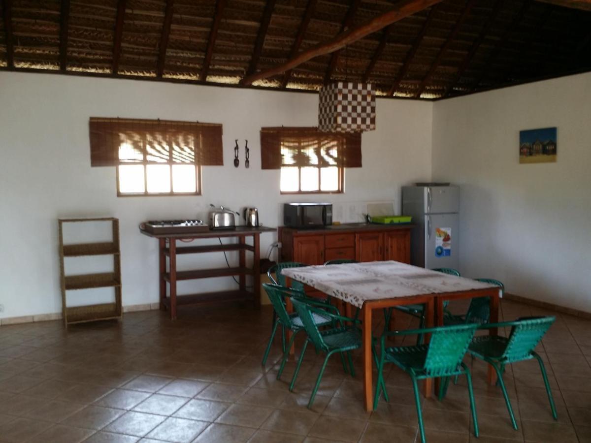 Blue Moon Beach Holiday Resort Инямбане Екстериор снимка