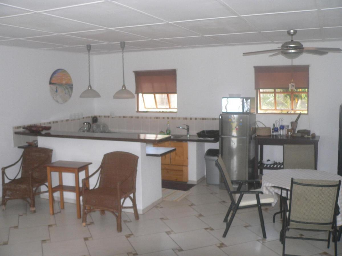 Blue Moon Beach Holiday Resort Инямбане Екстериор снимка