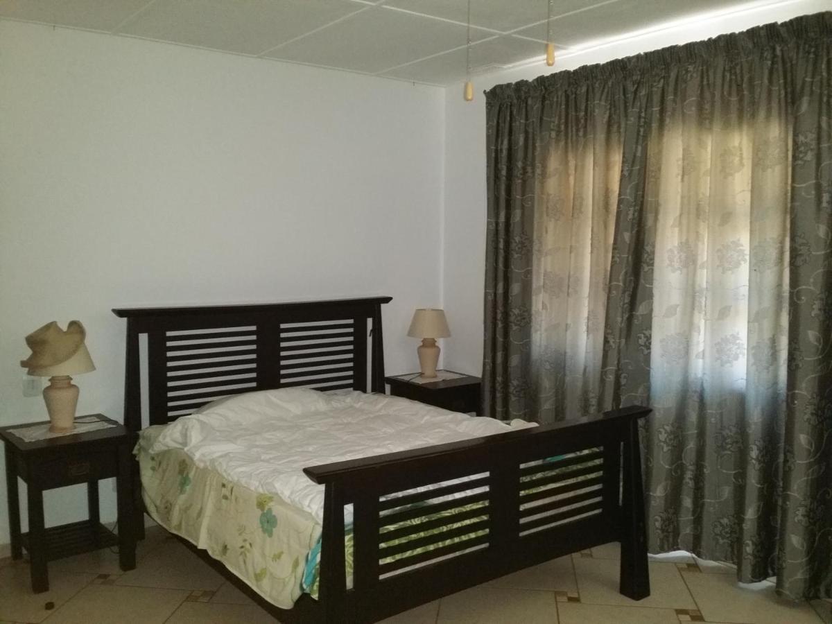 Blue Moon Beach Holiday Resort Инямбане Екстериор снимка