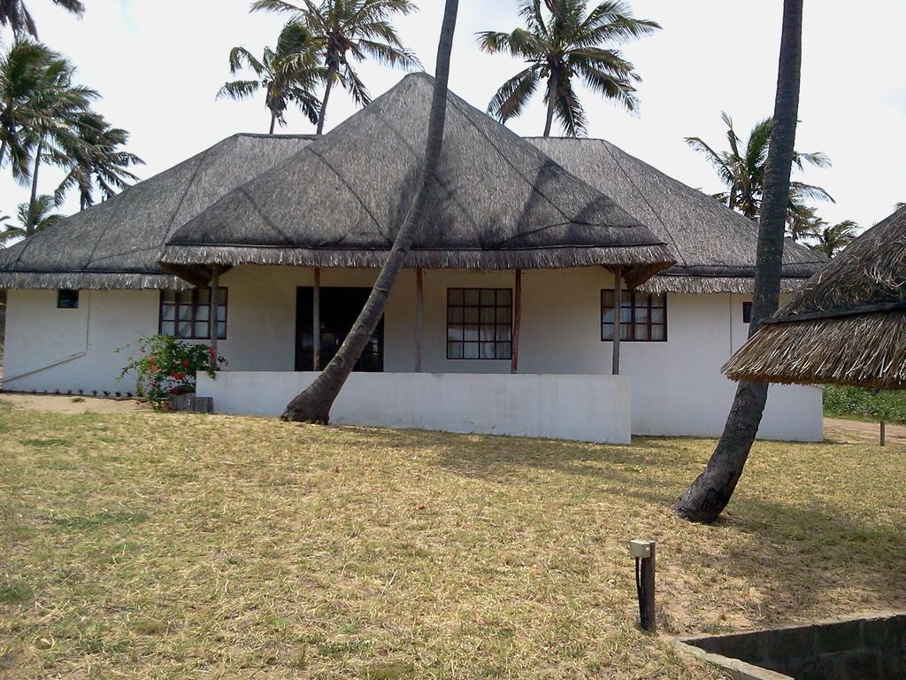 Blue Moon Beach Holiday Resort Инямбане Стая снимка