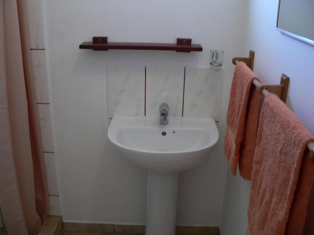 Blue Moon Beach Holiday Resort Инямбане Стая снимка