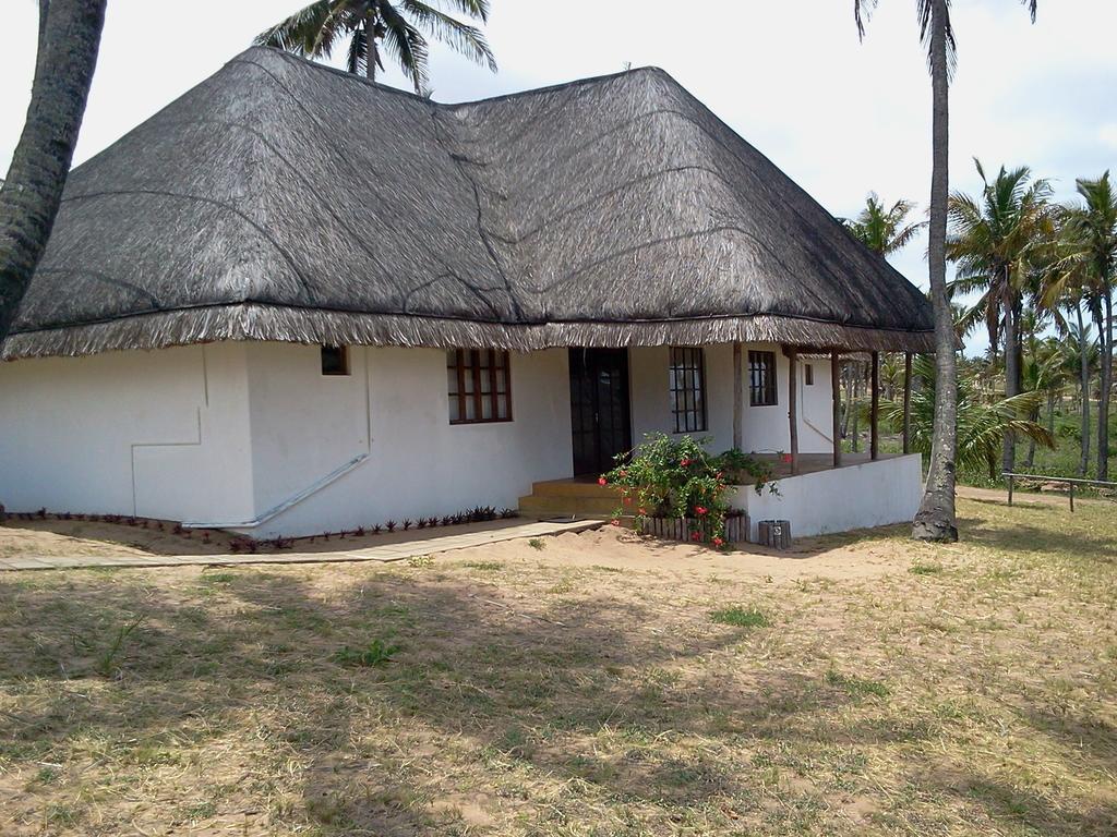 Blue Moon Beach Holiday Resort Инямбане Стая снимка