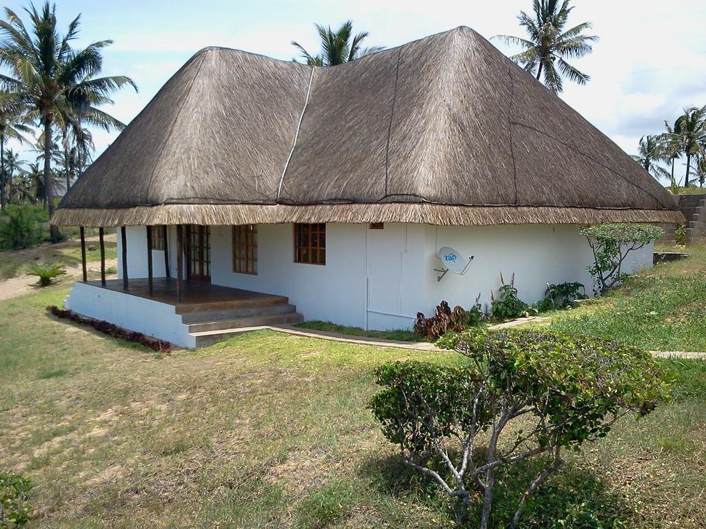 Blue Moon Beach Holiday Resort Инямбане Стая снимка