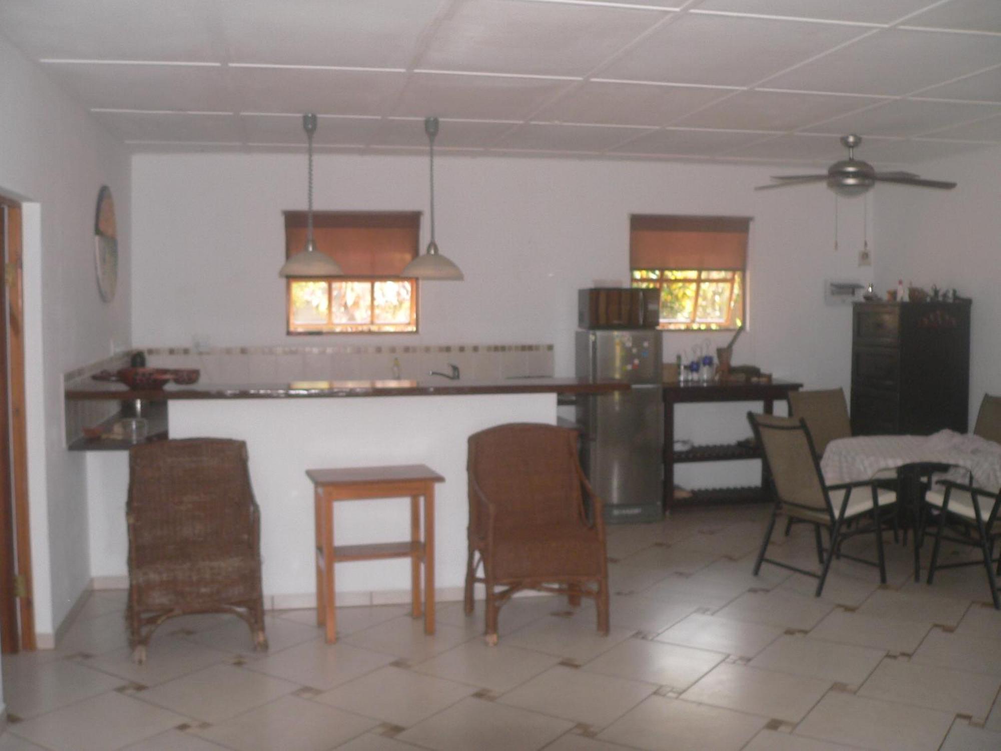Blue Moon Beach Holiday Resort Инямбане Стая снимка