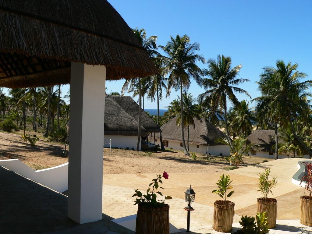 Blue Moon Beach Holiday Resort Инямбане Екстериор снимка