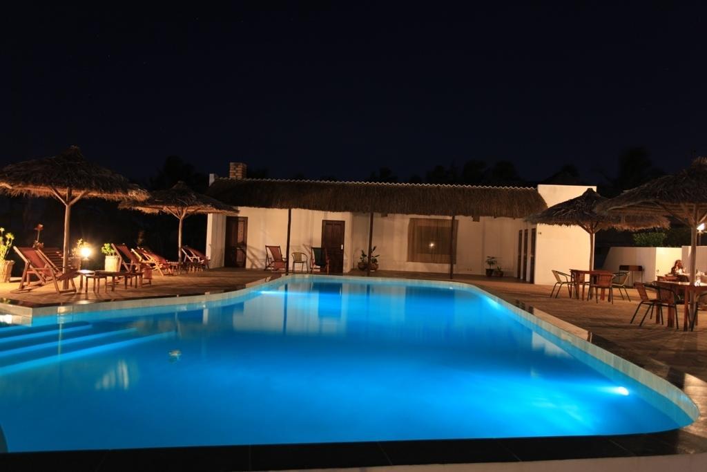 Blue Moon Beach Holiday Resort Инямбане Екстериор снимка