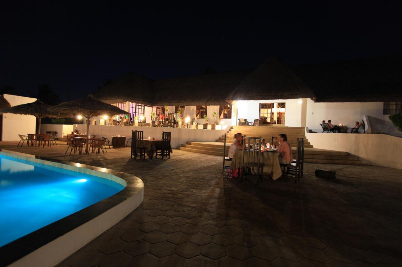 Blue Moon Beach Holiday Resort Инямбане Екстериор снимка