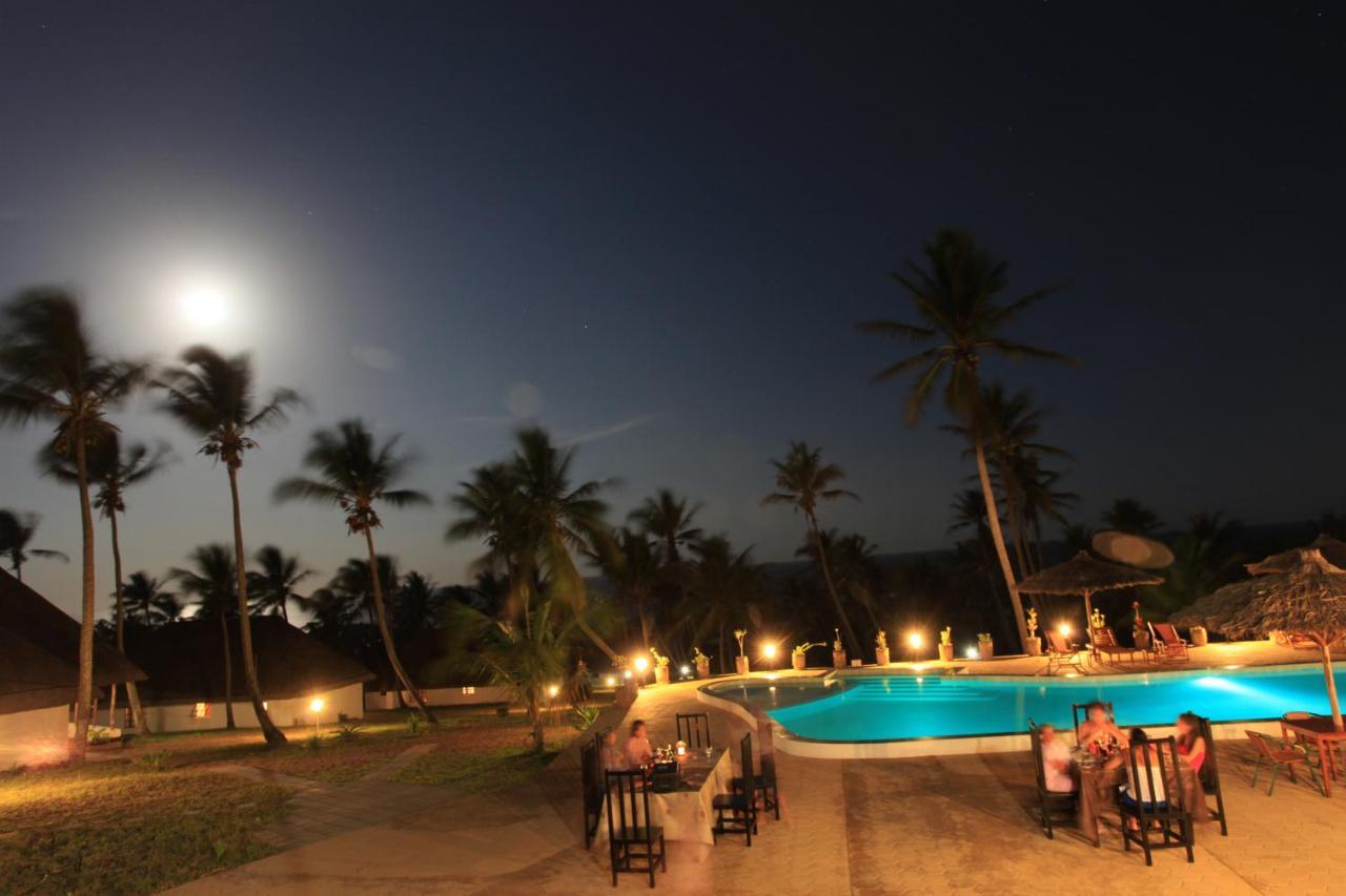 Blue Moon Beach Holiday Resort Инямбане Екстериор снимка