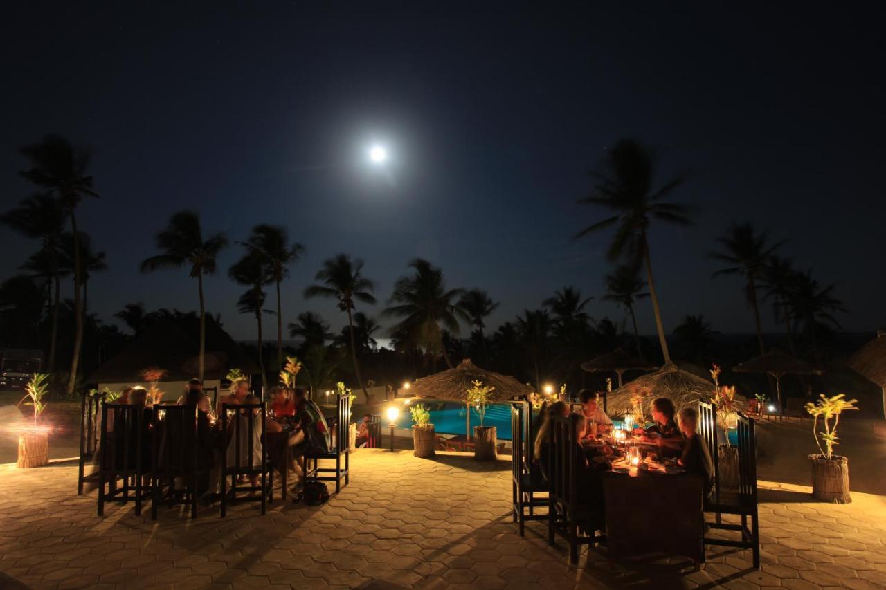Blue Moon Beach Holiday Resort Инямбане Екстериор снимка